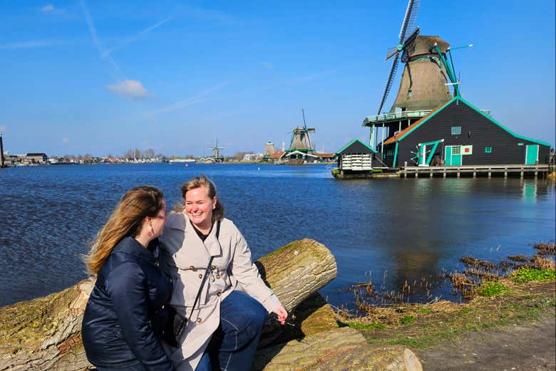 Contemplando os moinhos de vento de Zaanse Schans